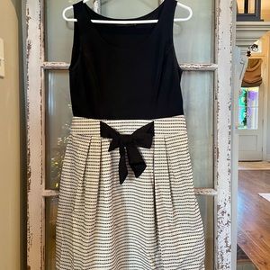 Black & White Classic Sleeveless Dress